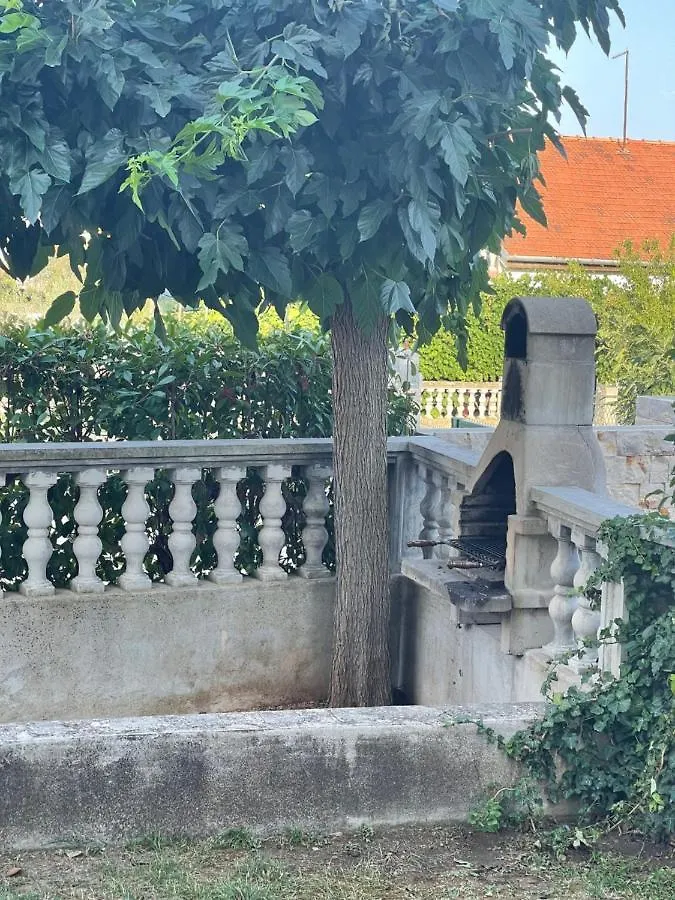 Holiday Home 1 Bibinje 0*,